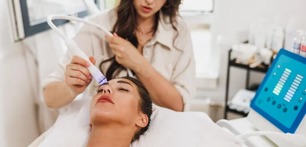 Hydrafacial ile Ciltteki Mat Görünümü Canlandırma: Kaybettiğiniz Işıltıyı Geri Kazanın 11 Hydrafacial ile Ciltteki Mat Görünümü Canlandırma: Kaybettiğiniz Işıltıyı Geri Kazanın