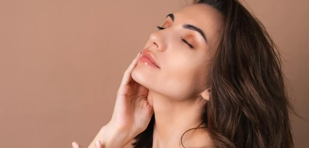 Medikal Estetik ile Yüz Şekillendirme: V-Line ve Jawline Kontürleme 10 Medikal Estetik ile Yüz Şekillendirme: V-Line ve Jawline Kontürleme