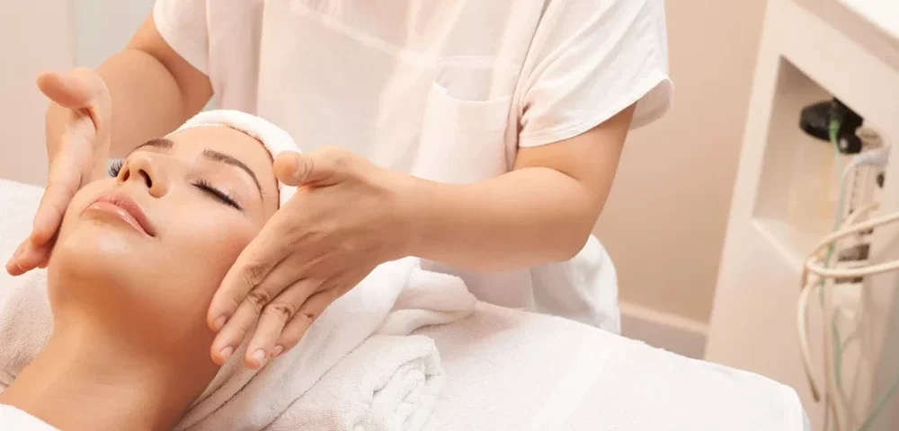 Hydrafacial'ın Aşamaları: Adım Adım Cilt Yenileme 10 Hydrafacial'ın Aşamaları: Adım Adım Cilt Yenileme