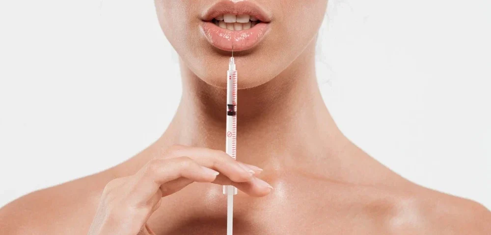 Dudak Dolgusu Sonrası Ördek Dudak Görünümünden Nasıl Kaçınılır? 10 Ördek Dudak Görünümünden Nasıl Kaçınılır: Doğal Dudak Dolgusunun Sırları