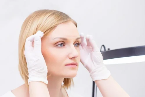 Kaş Arası Botoksu: Çatık Kaş İfadesinden Kurtulun, Daha Yumuşak Bir Görünüm Kazanın