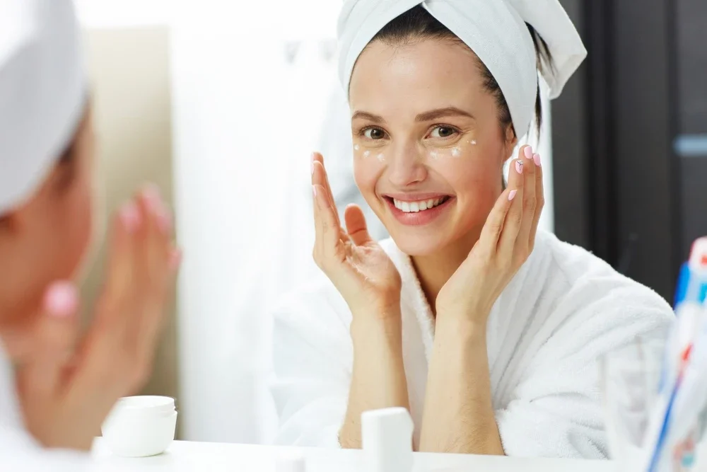 Hydrafacial ve Klasik Cilt Bakımı Arasındaki Temel Farklar: Neden Hydrafacial Öne Çıkıyor?