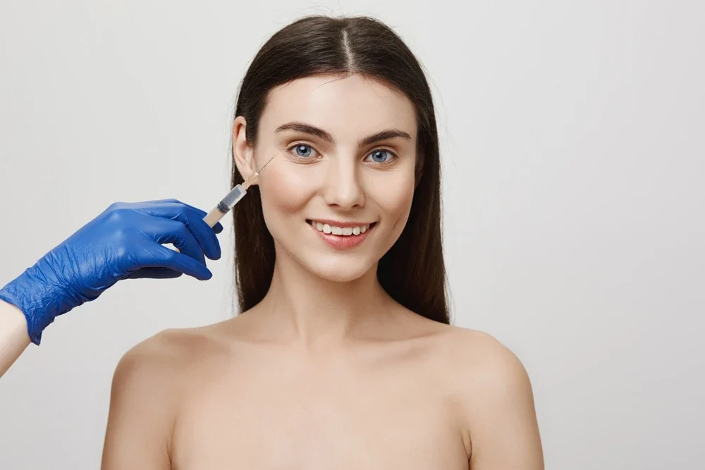 Dermal Dolgu Fiyatları 2025: Maliyeti Etkileyen Faktörler Nelerdir?