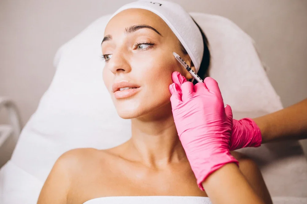 Botoks Yaptırmak İçin Doğru Zaman Nedir? Yaşa Göre Değil, İhtiyaca Göre Rehber