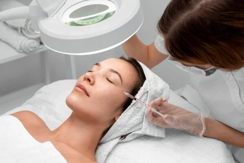 Mezoterapinin İçeriğinde Neler Var? Cildinizi ve Saçınızı Besleyen Formüller