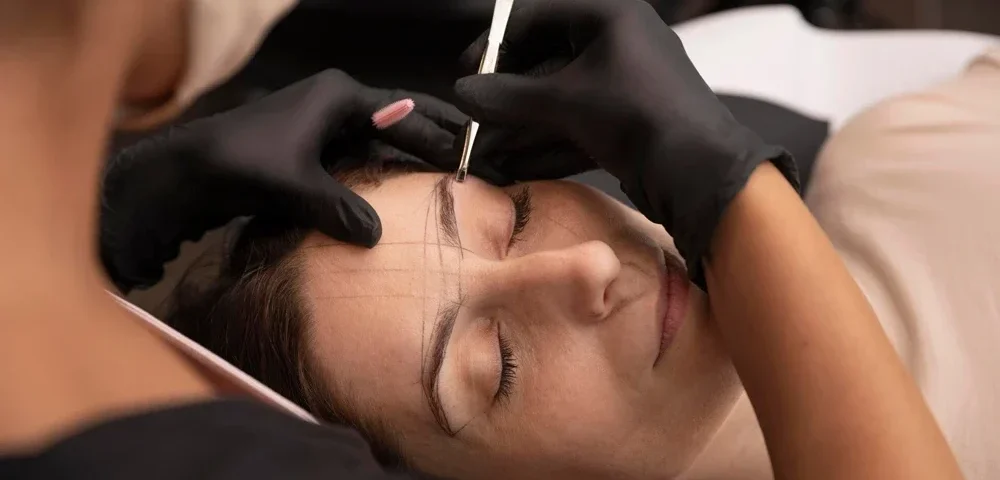 Medikal Estetik ile Kaş Kaldırma: Ameliyatsız Çözümler