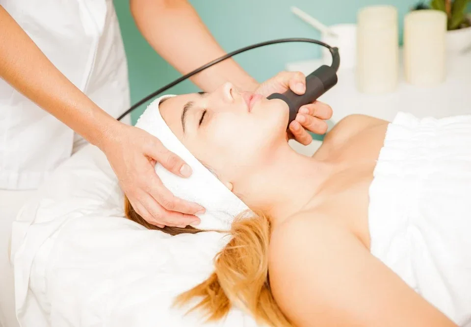 Hydrafacial ve Evde Cilt Bakımı Rutini: Mükemmel Sinerji 2 Hydrafacial and Home Skin Care Routine: The Perfect Synergy