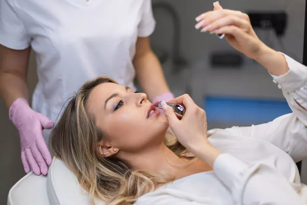 Hydrafacial ile Dudak Bakımı ve Dolgunlaştırma: Perk Lip Teknolojisi