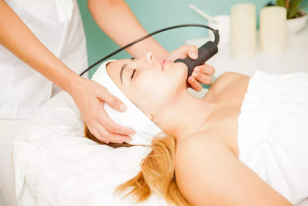 Hydrafacial and Home Skin Care Routine: The Perfect Synergy