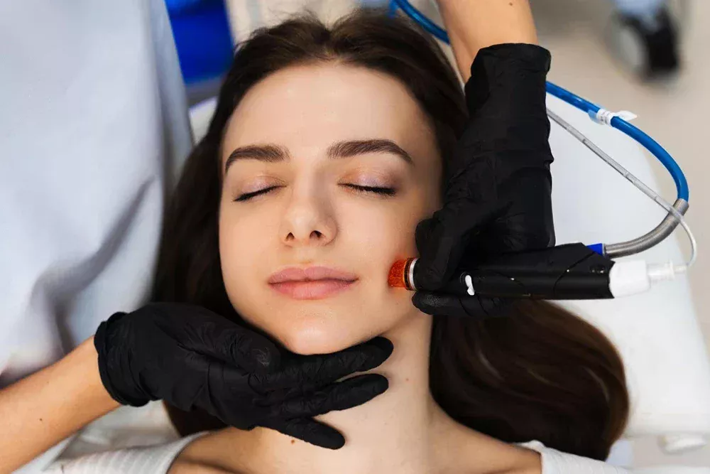 Hydrafacial ile Dudak Bakımı ve Dolgunlaştırma: Perk Lip Teknolojisi