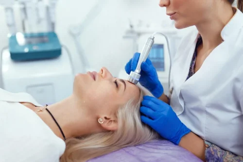 Hydrafacial ile Cildinizi Kışa Hazırlayın: Soğuk Havalara Karşı Nem Kalkanı