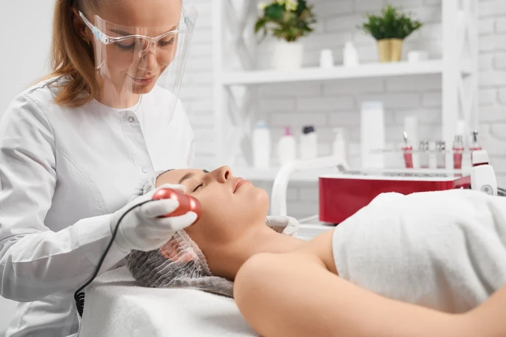 Medikal Estetik ile Rosacea (Gül Hastalığı) Tedavisi: Kızarıklığı Kontrol Altına Alın