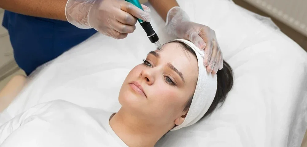 Hydrafacial ile Ciltteki Yağlanma Sorununa Çözüm: Parlamadan Arınmış, Sağlıklı Bir Cilt