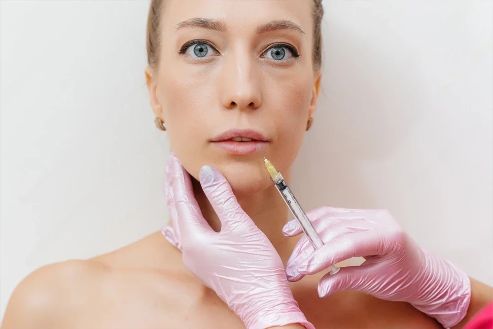 Dermal Dolgu ile Güvenli ve Doğal Sonuçlar: Estetikte Altın Standart