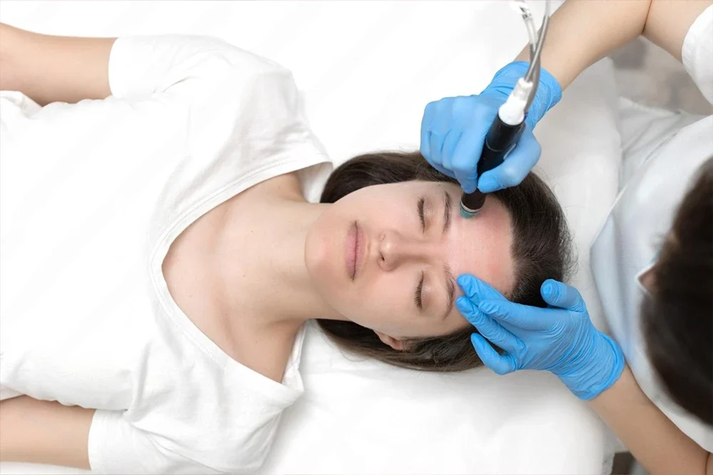 Hydrafacial ile Kuru Ciltler İçin Yoğun Nemlendirme: Neme Doymuş Bir Cilt