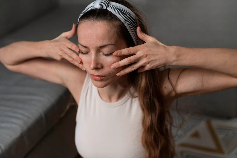 Botoks Yaptırdıktan Sonra Yüz Yogası Yapılır mı? Bilimsel Gerçekler ve Riskler