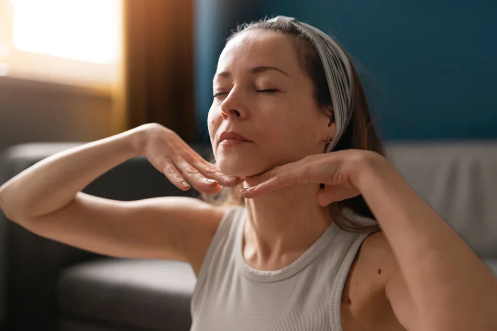 Botoks Yaptırdıktan Sonra Yüz Yogası Yapılır mı? Bilimsel Gerçekler ve Riskler