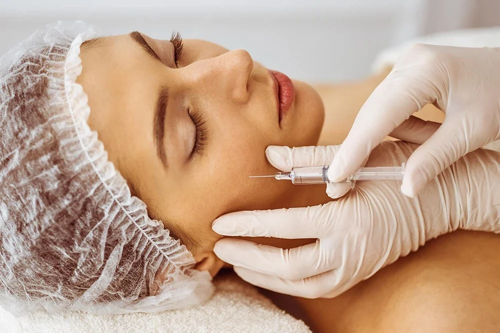 Botoks Yaptırdıktan Sonra Yüzde Şişlik ve Morluk Olur mu br Yan Etkileri Yönetme Rehberi4