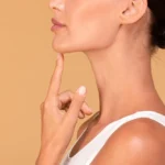 Boyun Botoksu (Nefertiti Lift) ile Genç Bir Boyun: Zarif ve Pürüzsüz Hatlar 12 Boyun Botoksu (Nefertiti Lift) ile Genç Bir Boyun: Zarif ve Pürüzsüz Hatlar