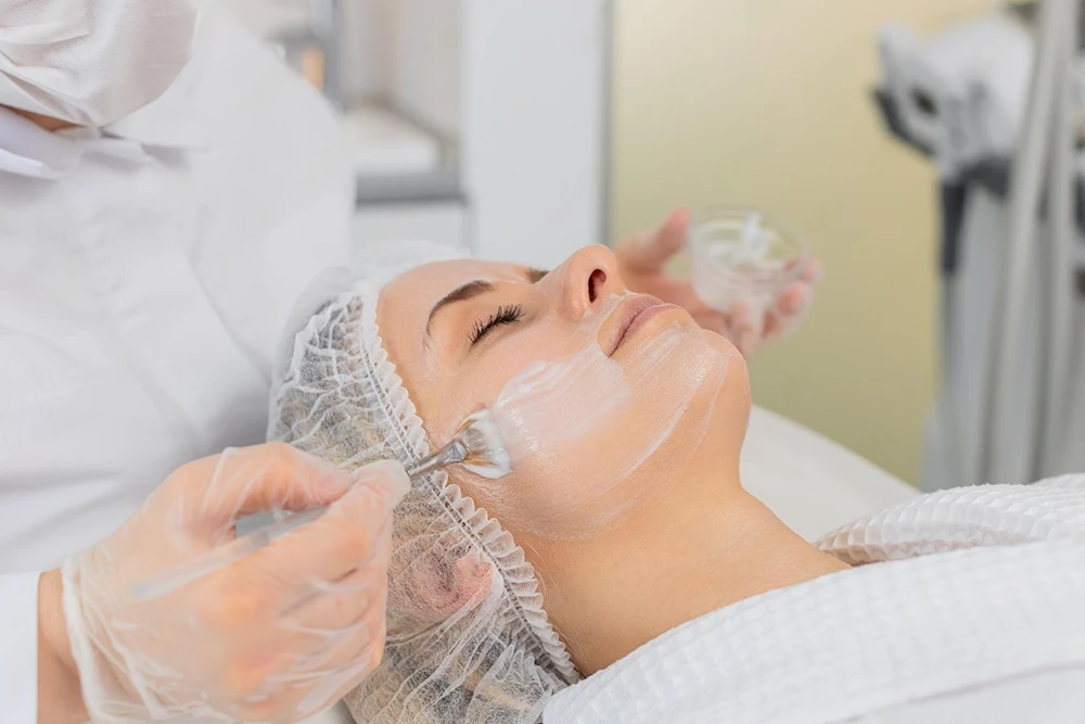 Differences between Medical Aesthetics and Professional Skin Care: Which is the Right Choice for Your Skin?