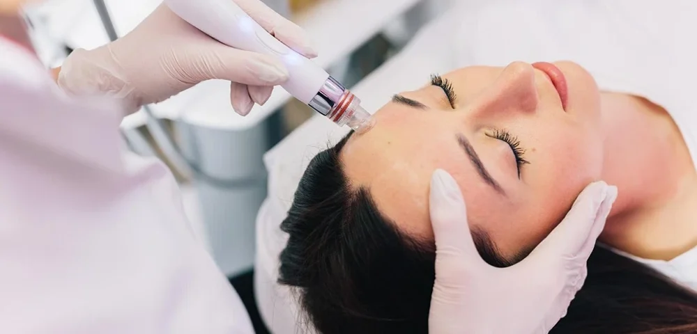 Hydrafacial ile Cilt Lekeleri Tedavisi: Pürüzsüz ve Eşit Bir Ton 9 Hydrafacial ile Cilt Lekeleri Tedavisi: Pürüzsüz ve Eşit Bir Ton