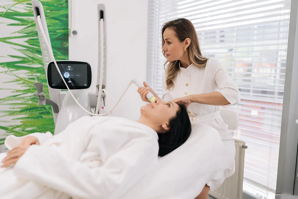 Differences between Medical Aesthetics and Professional Skin Care: Which is the Right Choice for Your Skin?