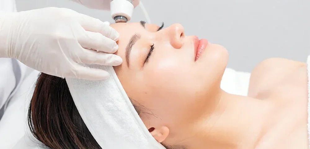 Hydrafacial Yaptırmadan Önce Bilmeniz Gerekenler: Kusursuz Bir Deneyim İçin Hazırlık Rehberi 12 Hydrafacial Yaptırmadan Önce Bilmeniz Gerekenler: Kusursuz Bir Deneyim İçin Hazırlık Rehberi