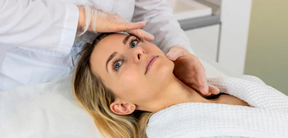 Medikal Estetik ve Profesyonel Cilt Bakımının Farkları: Cildiniz İçin Doğru Seçim Hangisi? 12 Medikal Estetik ve Profesyonel Cilt Bakımının Farkları: Cildiniz İçin Doğru Seçim Hangisi?