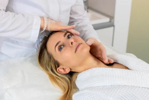 Medikal Estetik ve Profesyonel Cilt Bakımının Farkları: Cildiniz İçin Doğru Seçim Hangisi?